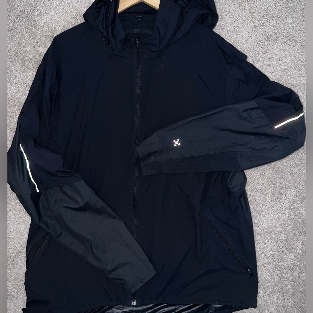 NWOT LULULEMON MENS Active zip up jacket - PERFECT COND. worn once